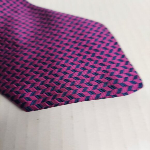 Brooks Brothers Makers  Tie Red Blue Geometric All Silk Made in USA 62 x 3 1/2 - Picture 2 of 8